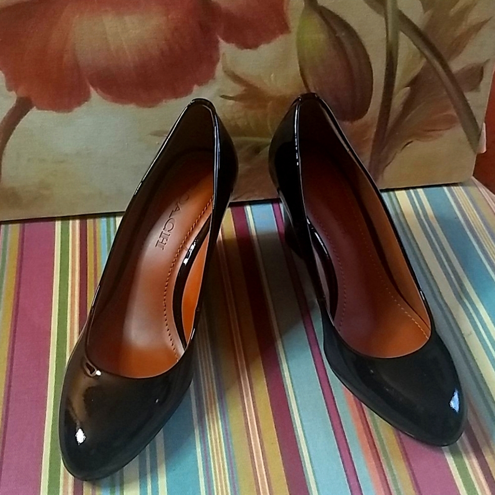 Coach Pumps